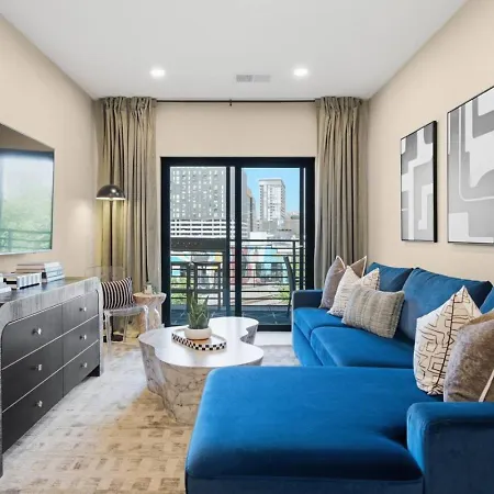 Apartment Upscale In Downtown With Pool, Balcony, Gym And Garage Nashville