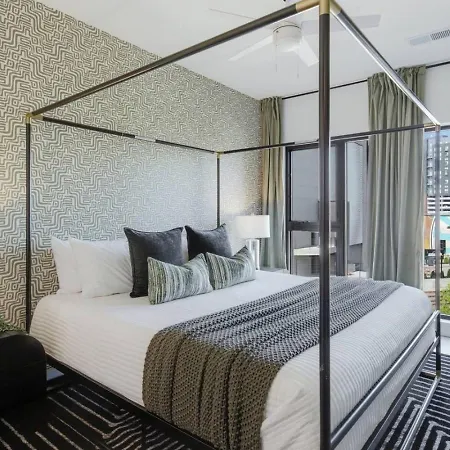 Apartment Upscale In Downtown With Pool, Balcony, Gym And Garage *