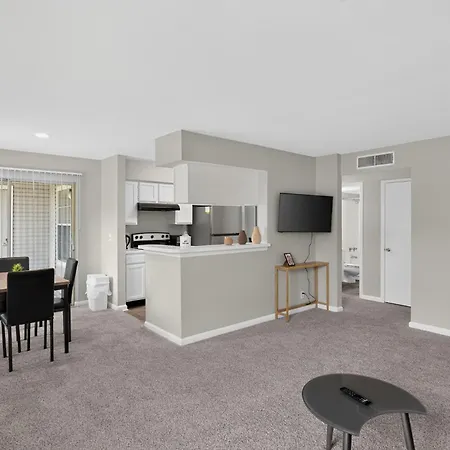 Preakness Modern 2br *