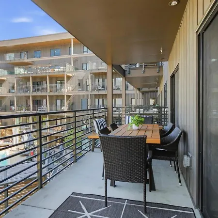 Apartment Upscale In Downtown With Pool, Balcony, Gym And Garage *