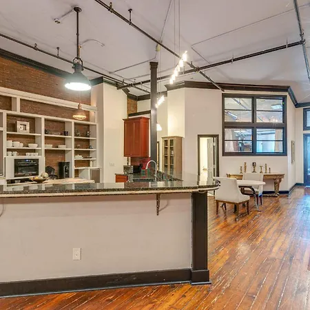 Historic Riverfront For 8 Near Broadway *