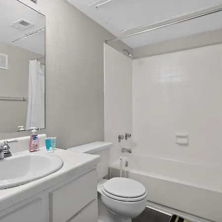 Preakness Modern 2br *