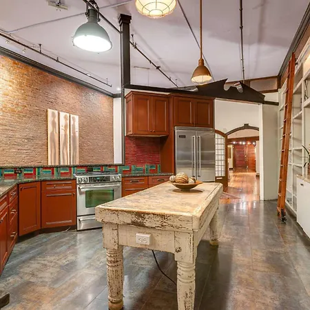 Apartment Historic Riverfront For 8 Near Broadway