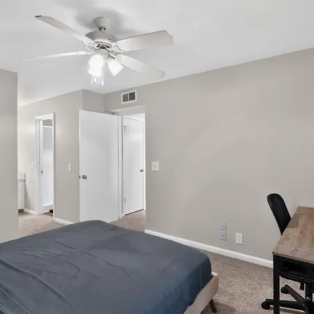 Preakness Modern 2br *