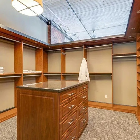 Apartment Historic Riverfront For 8 Near Broadway *