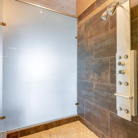Historic Riverfront For 8 Near Broadway Apartment *