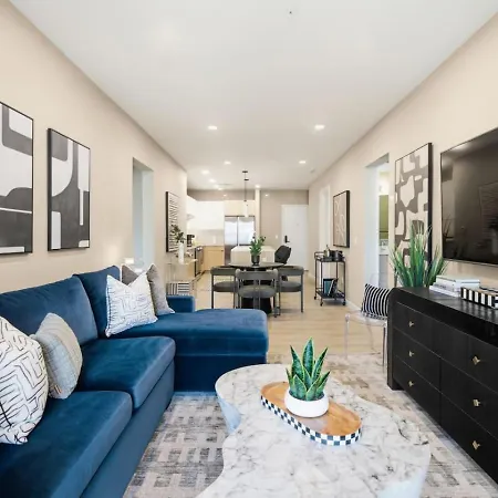 Upscale In Downtown With Pool, Balcony, Gym And Garage