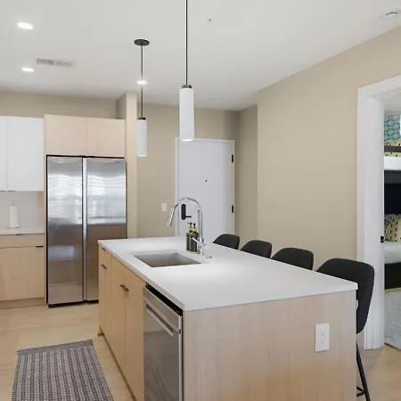 Upscale In Downtown With Pool, Balcony, Gym And Garage Apartment Nashville