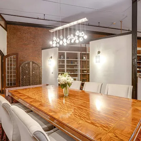 Historic Riverfront For 8 Near Broadway Apartment *