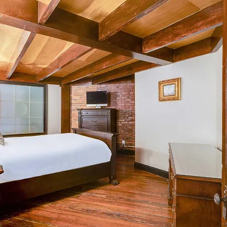 Historic Riverfront For 8 Near Broadway