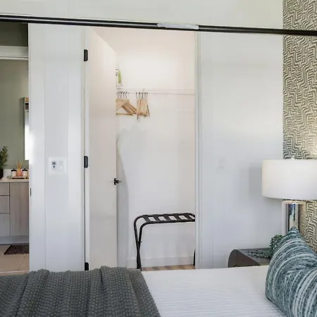 Upscale In Downtown With Pool, Balcony, Gym And Garage Nashville