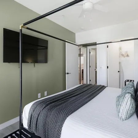 Upscale In Downtown With Pool, Balcony, Gym And Garage * Nashville