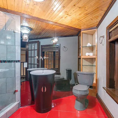 Historic Riverfront For 8 Near Broadway Nashville