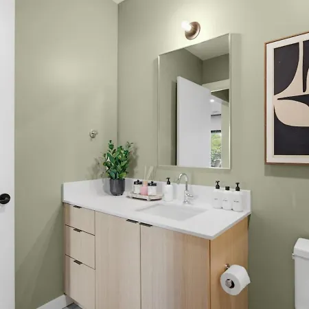Apartment Upscale In Downtown With Pool, Balcony, Gym And Garage Nashville