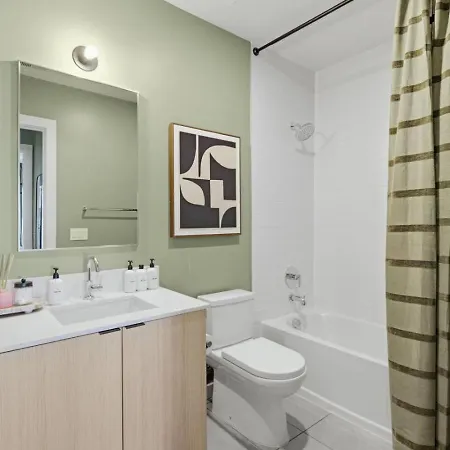 Apartment Upscale In Downtown With Pool, Balcony, Gym And Garage *