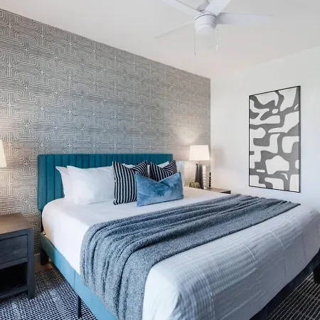 Upscale In Downtown With Pool, Balcony, Gym And Garage