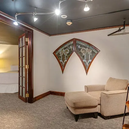 Historic Riverfront For 8 Near Broadway Apartment *