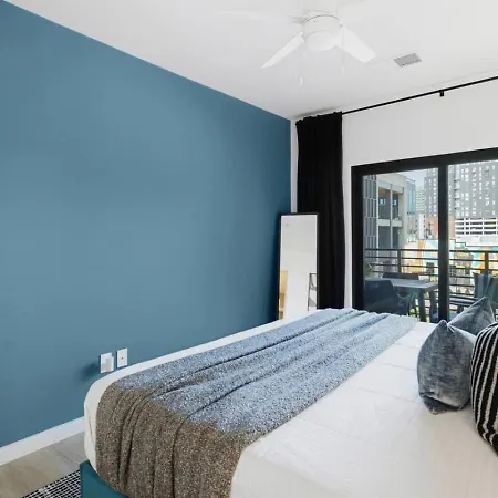 Upscale In Downtown With Pool, Balcony, Gym And Garage * Nashville