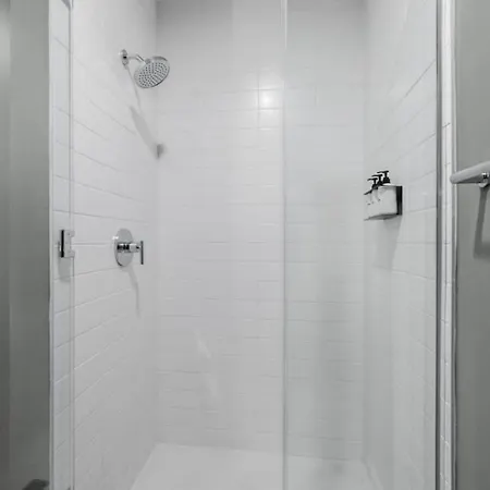 Upscale In Downtown With Pool, Balcony, Gym And Garage Apartment Nashville