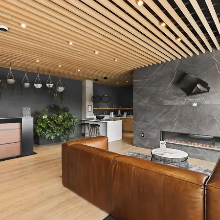 Upscale In Downtown With Pool, Balcony, Gym And Garage Apartment Nashville