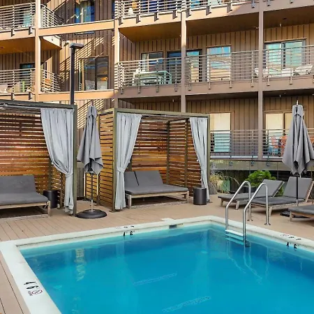 Upscale In Downtown With Pool, Balcony, Gym And Garage Apartment Nashville