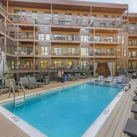 Upscale In Downtown With Pool, Balcony, Gym And Garage Apartment Nashville