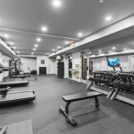 Upscale In Downtown With Pool, Balcony, Gym And Garage Nashville