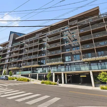 Apartment Upscale In Downtown With Pool, Balcony, Gym And Garage