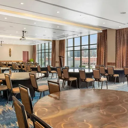 Hotel Cambria Downtown