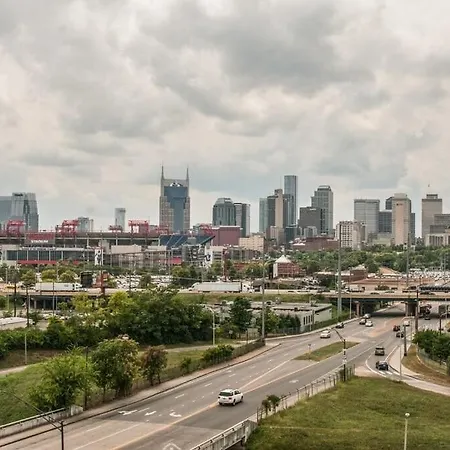Furnished East Nashville Condo | Parking + Rooftop Holiday home
