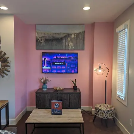 Apartment 2-bedroom Unit With Free Parking & 2 King Beds *