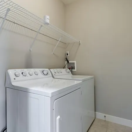 2-bedroom Unit With Free Parking & 2 King Beds *