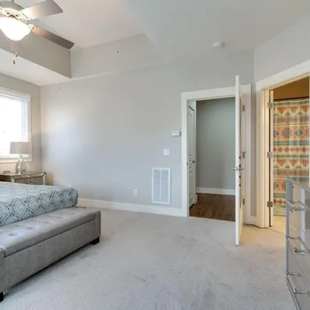 2-bedroom Unit With Free Parking & 2 King Beds