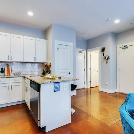 West End Townhome With 2 En-suites And Free Private Parking Holiday home Nashville
