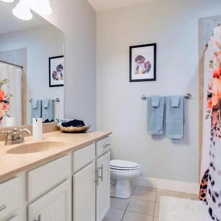 Holiday home West End Townhome With 2 En-suites And Free Private Parking Nashville