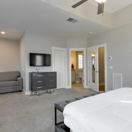 Music Row Luxury - Two King Bedrooms - Private Garage & Ensuite Baths Nashville