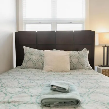 West End Townhome With 2 En-suites And Free Private Parking