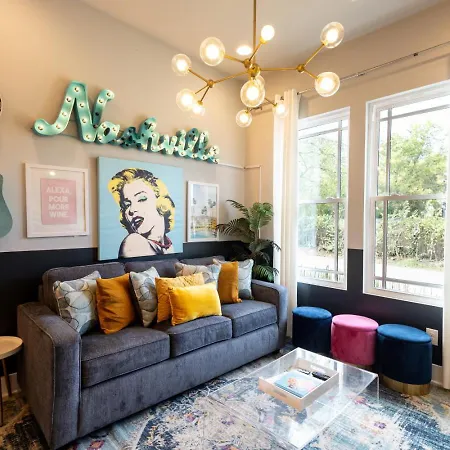 Heights Townhome With Free Parking & 3 Baths Nashville