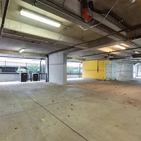 West End Townhome With 2 En-suites And Free Private Parking *
