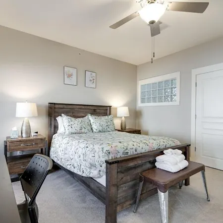 3-story West End | Free Garage Parking | Near Vanderbilt Medical Apartment
