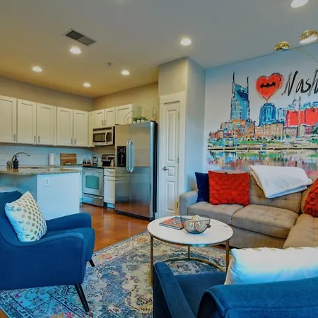 Apartment Three-level West End With Private Office And Free Secured Parking