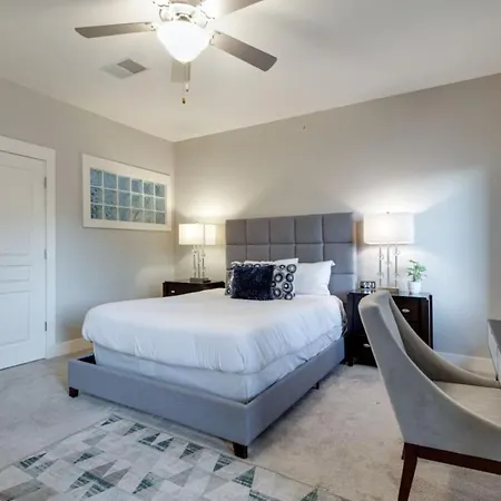 Apartment Three-level West End With Private Office And Free Secured Parking *