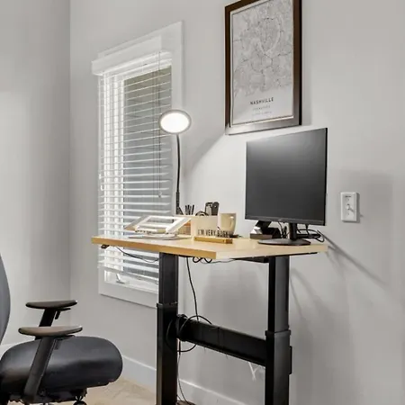 Three-level West End With Private Office And Free Secured Parking Apartment Nashville