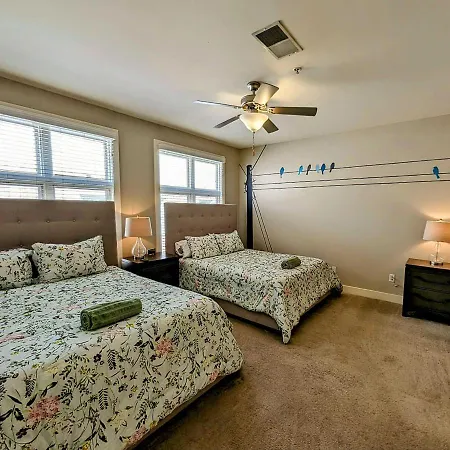 Apartment 3-story West End | Free Garage Parking | Near Vanderbilt Medical *