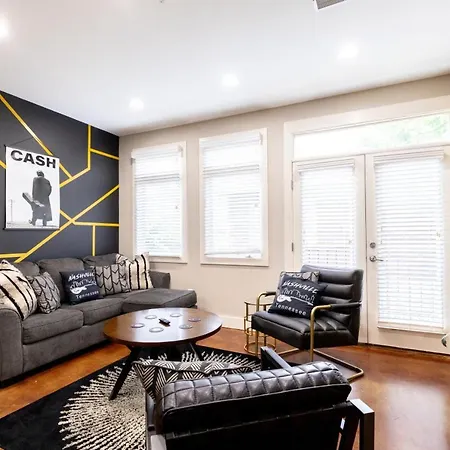 The Johnny Cash - Music Row District - Free Garage Parking - King Bed Apartment