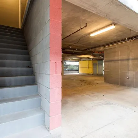 The Johnny Cash - Music Row District - Free Garage Parking - King Bed Apartment *