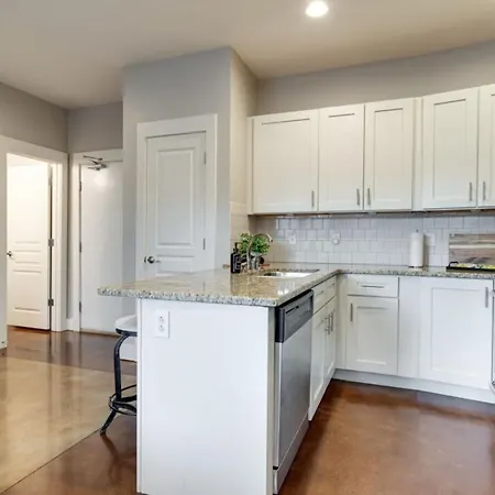 Apartment Three-level West End With Private Office And Free Secured Parking