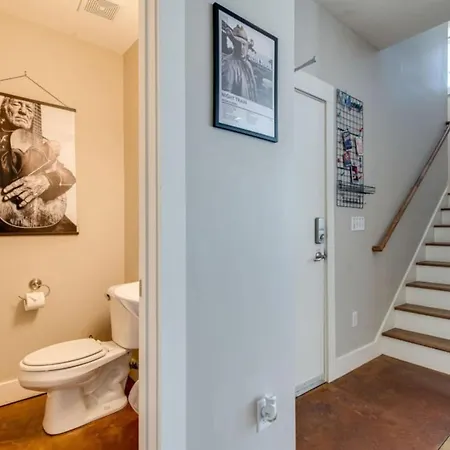 Modern 3-story West End - Free 2-car Garage Apartment *