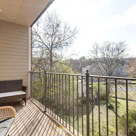 Modern 3-story West End - Free 2-car Garage Apartment Nashville