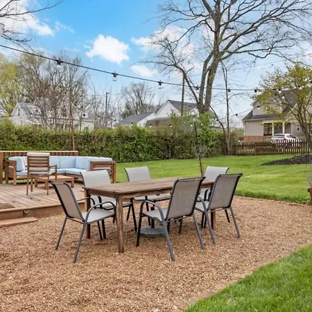Space Cowboy And Firepit Huge Yard Close2downtown Holiday home *